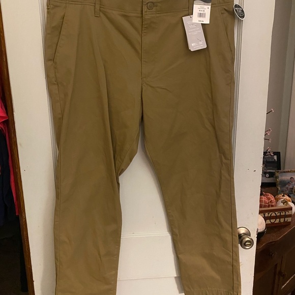 Mens Lee khacki new with tags, 42x30 size - Picture 7 of 7